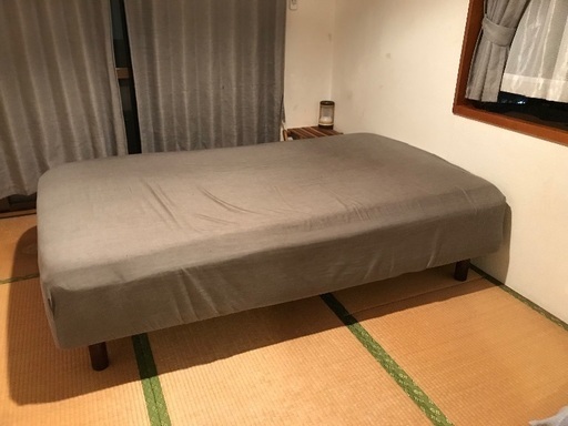 相談中＊シンプルなセミダブルベッド＊