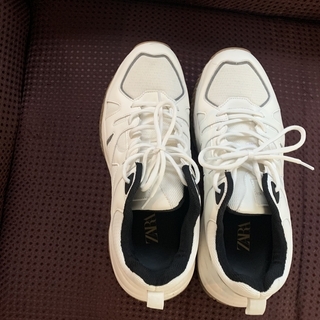 ZARA　スニーカー　 流行りのタイプ！ 42（27ｃｍ）