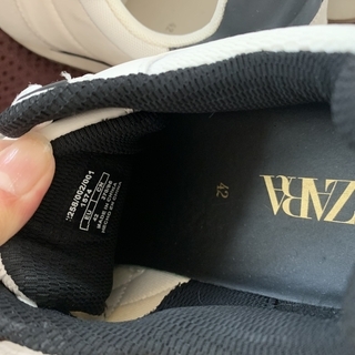 ZARA　スニーカー　 流行りのタイプ！ 42（27ｃｍ）の画像