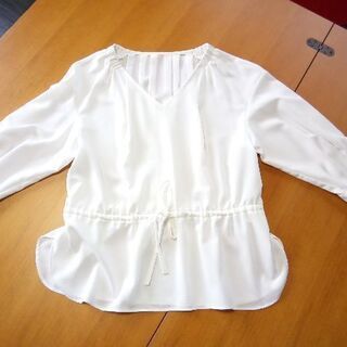 白いブラウス売ります