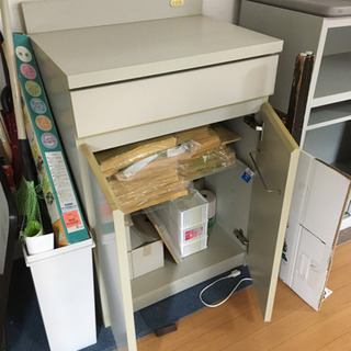 棚 収納 木製 コンセント付き！の画像