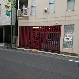 棚板切断物をダンプにリレーで運び出す手元８人募集します、お友達と...