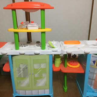 子どものキッチン。定価の半額以下！5通りの組み立て方ができます！