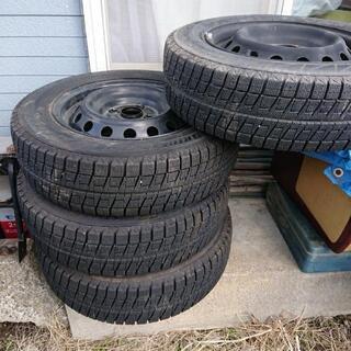 車のタイヤ、ホイル付き、4本ぜんぶ、無料