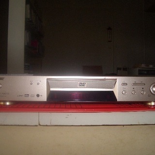 太平洋戦争DVDソフトとDVD/CDプレーヤーの画像