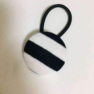 ハンドメイド　くるみボタンヘアゴム　二個セットの画像