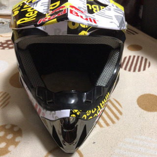 オフロード用ヘルメット？