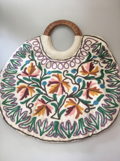 未使用品 バッグ 海外ブランド 刺繍