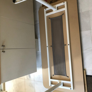 テーブル　IKEA BEKANT 都内、川崎市ならば＋4000円で配達します　160×80×65~85 天板に傷ありですが綺麗ですの画像