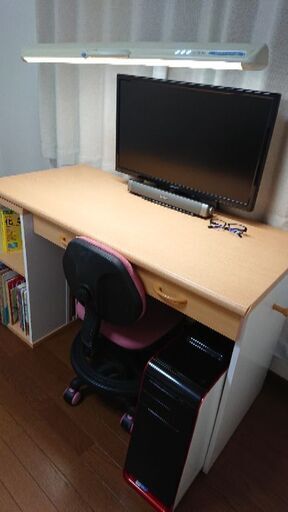 【西条市】机 (パソコン机 学習机) 椅子 照明器具 3点セット 運ぶ事も可能！