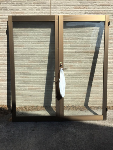 両開き扉 観音開ドア 鍵付 ドアマン付 アルミサッシ