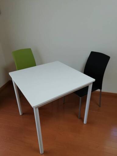 ダイニングセット（テーブル×1、チェアー×2）