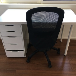 ０円！ 机と椅子を譲ります。イケアのリンモンとフリンタンの画像