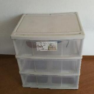 衣類収納のクリアケースの画像