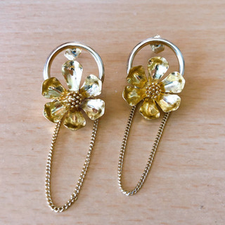 フラワーチェーンピアス