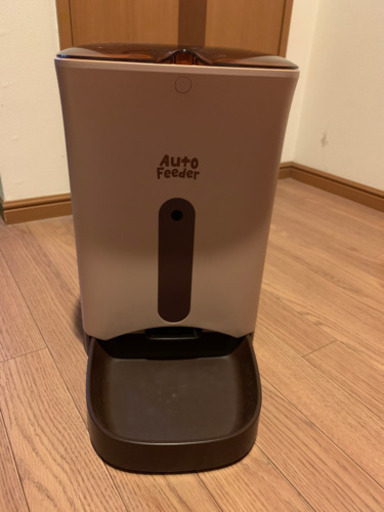 ペット　自動給餌器