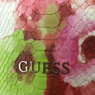 GUESSバッグ  1万6千円からの値下げ