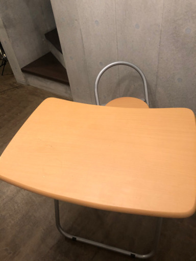 テーブルとイスのセット