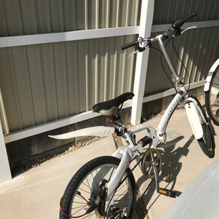 JAGUARの折りたたみ自転車です。色は白 JAGUAR ジャガー 折りたたみ自転車 白