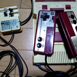 ファミリーコンピューター 初期型 ソフト2本 ジャンクの画像