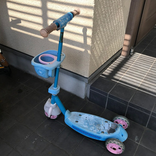 アナ雪　キックボード　キックスケーター