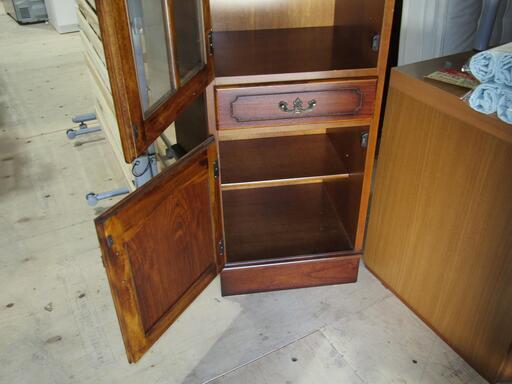 カリモク家具　キャビネット①
