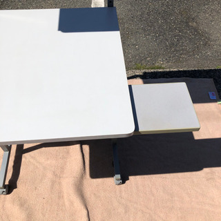 無料😄パソコンデスク✨ＰＣ台 幅60×奥行63×高さ112～126ｃｍ・机面の高さ67ｃｍ✨それなりに使用感あります。の画像