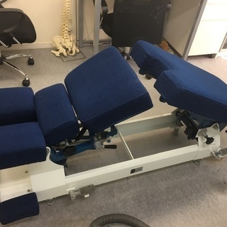 整体 カイロプラクティック 多機能ベッド岩崎製作所kマスター705N売り