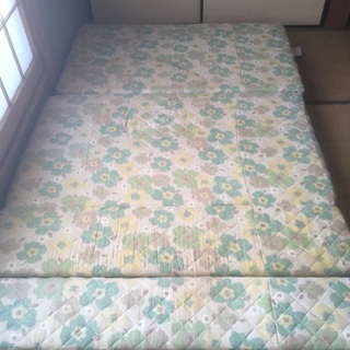 セミダブルサイズのソファーベッドの画像