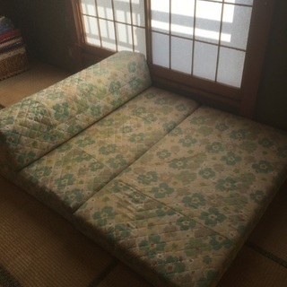 セミダブルサイズのソファーベッドの画像