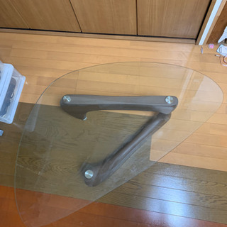 オシャレなモダンテーブルの画像