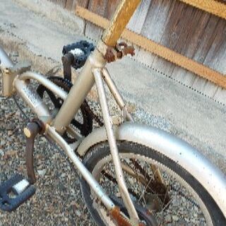 折りたたみ自転車の画像