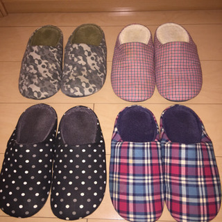【美品0円】スリッパ収納ラック、スリッパ×4足の画像