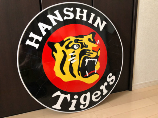 タイル職人手作り　阪神タイガースのタイル　机にもできる