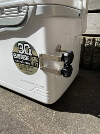 ダイワ　クーラーボックス6面真空