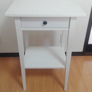 IKEA HEMNES ベッドサイドテーブル