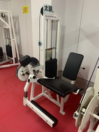 筋トレマシーン レッグエクステンション　CYBEX
