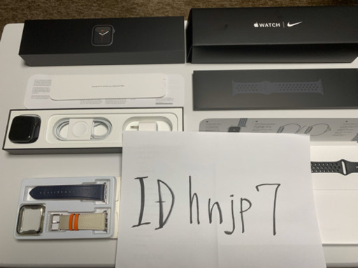 お譲り先決まりました。値下げ！！【おまけ付き】Apple Watch Nike Series 5（GPS + Cellularモデル）- 44mmスペースグレイアルミニウムケースとアンスラサイト/ブラックNikeスポーツバンド - S/M & M/L