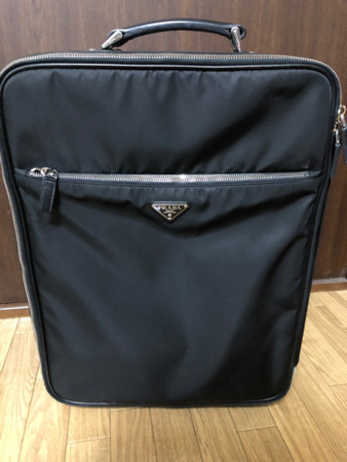 代官山にて　受渡し決定　PRADA キャリーケース　美品