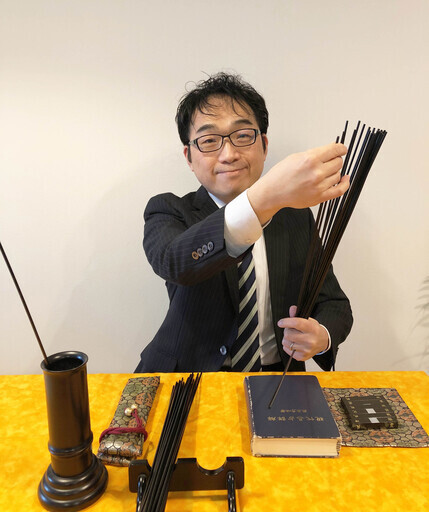 2,000円】 本格的な筮竹で占います❗️ 🌸友達と一緒に鑑定もOK