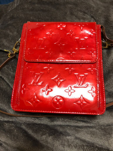 LOUIS VUITTON エナメルバック