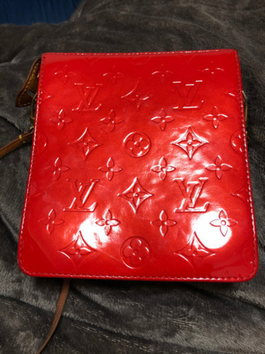 LOUIS VUITTON エナメルバック