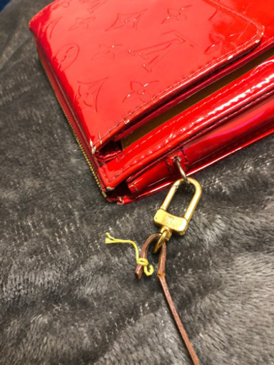 LOUIS VUITTON エナメルバック