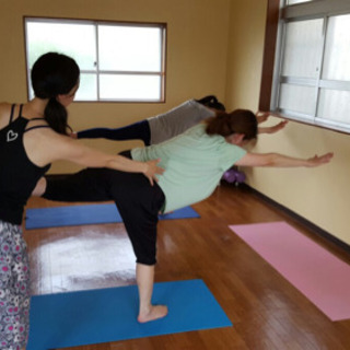 ヨガ試してみたい！けど身体が硬いし運動苦手…という方もお気軽にぜひ〜ヨガ教室沖縄市の画像