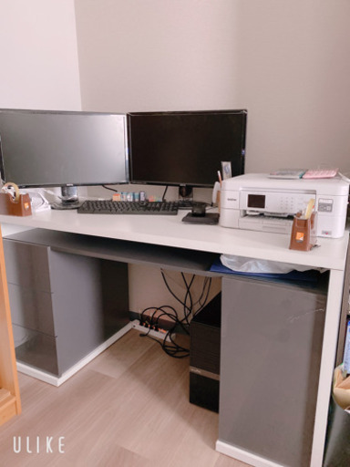 事務机。デスク