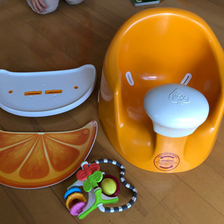 bebePOD ベビーチェア　テーブル、おもちゃ付き