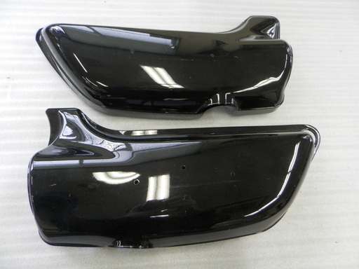 バイク部品　パーツ　KAWASAKI  カワサキ　Ｚ1・Ｚ2　サイドカバー（Ｌ/Ｒ）長期在庫　新古品