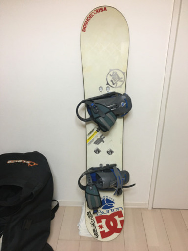 スノーボード、ブーツ、ケースなどの道具一式