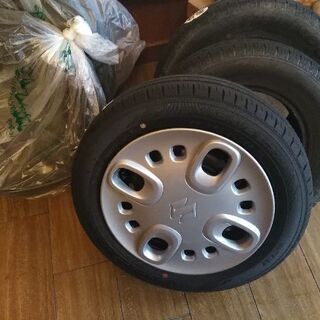 ほぼ新品の軽乗用車のタイヤです。の画像