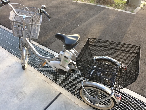 地域限定　ブリヂストン　アシスタワゴン　三輪車　新基準　12,8AH　シルバー　パスワゴン　ビビライフ　神戸市　電動自転車